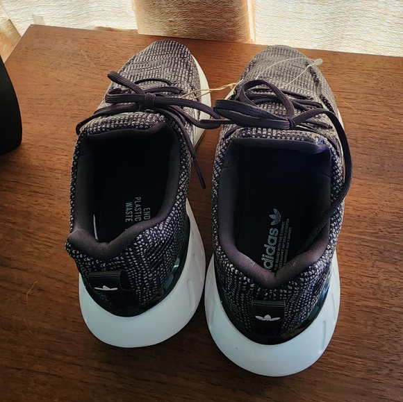 Adidas Women's/youth Swift Run 22 Running Shoes - Picture 2 of 10